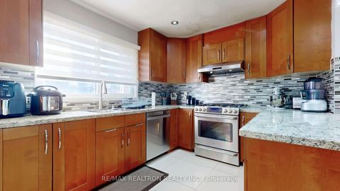 Photo 12 at 8 Windy Golfway, Flemingdon Park, Toronto