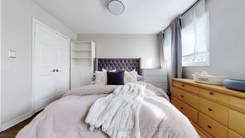 Photo 25 at 8 Windy Golfway, Flemingdon Park, Toronto