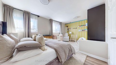 Photo 26 at 8 Windy Golfway, Flemingdon Park, Toronto