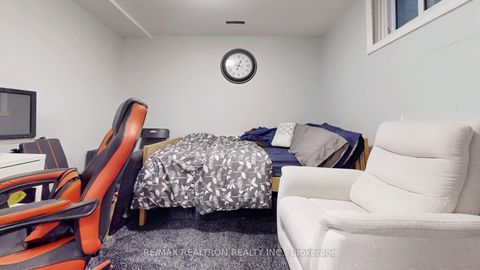 Photo 33 at 8 Windy Golfway, Flemingdon Park, Toronto