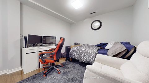 Photo 35 at 8 Windy Golfway, Flemingdon Park, Toronto