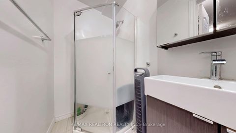 Photo 37 at 8 Windy Golfway, Flemingdon Park, Toronto