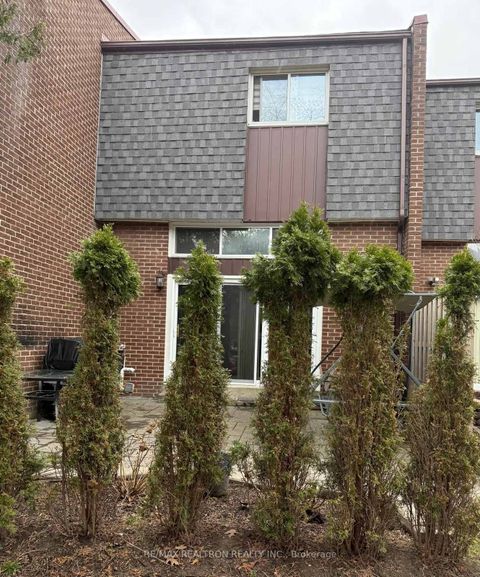 Photo 42 at 8 Windy Golfway, Flemingdon Park, Toronto