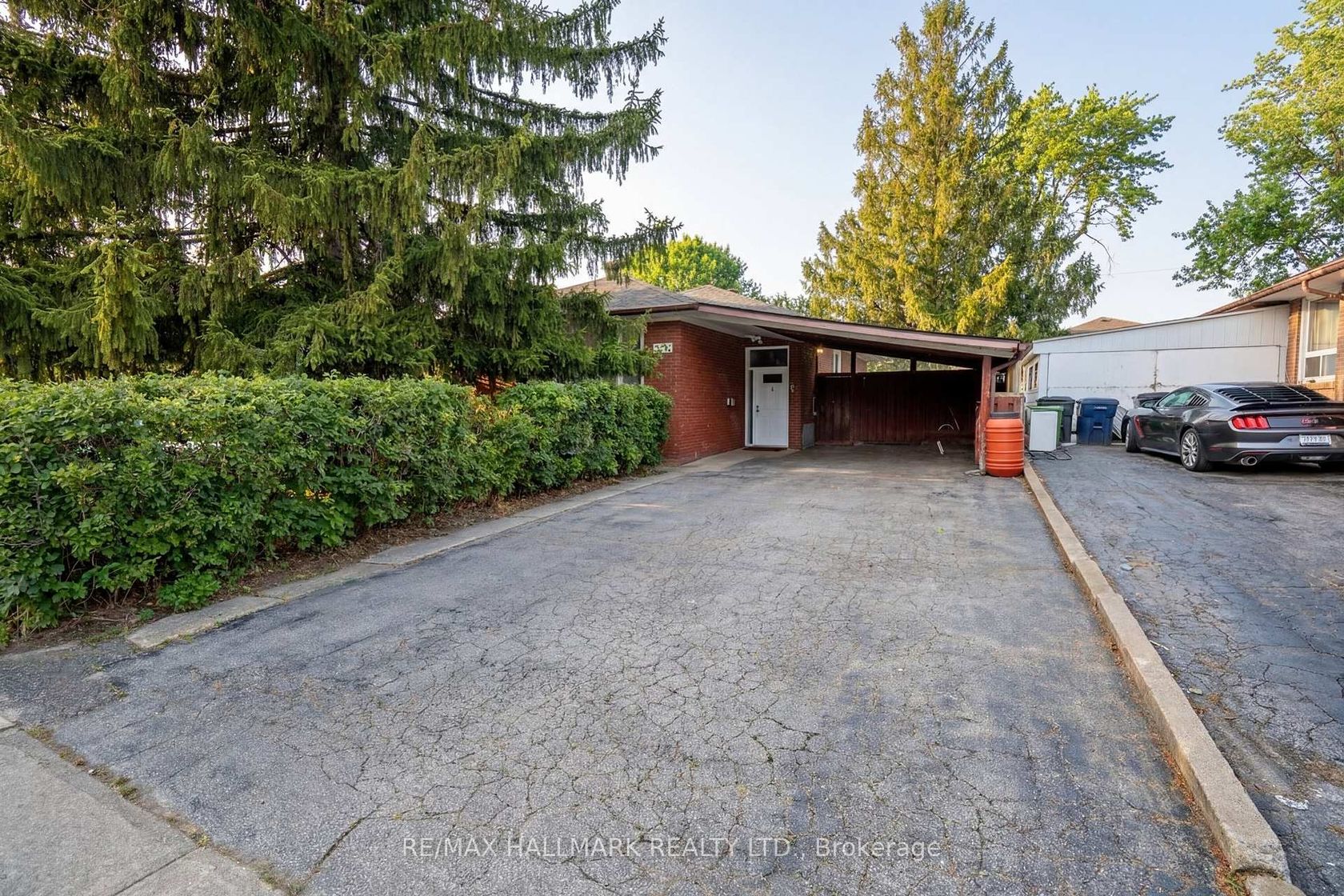 3782 St.Clair Avenue E, Cliffcrest, Toronto photo number 2