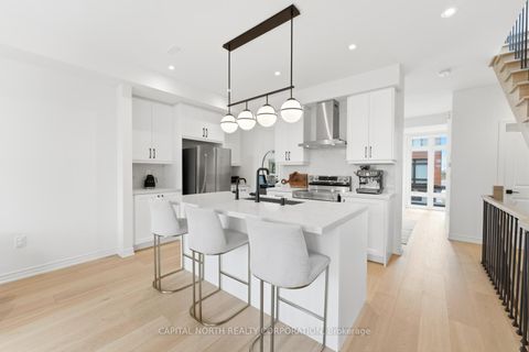 Photo 7 at 32 Holyrood Crescent, Kleinburg, Vaughan