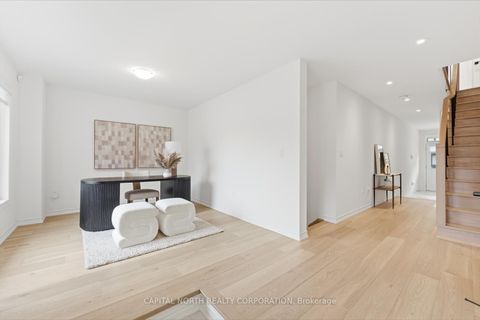 Photo 39 at 32 Holyrood Crescent, Kleinburg, Vaughan