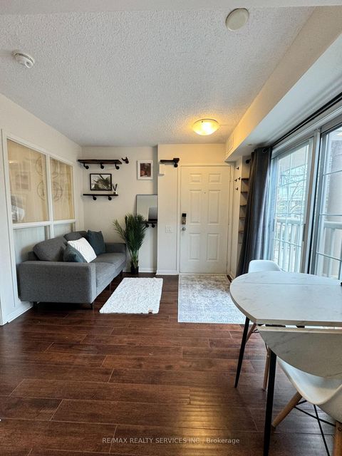 Photo 3 at 94 - 9 Windermere Avenue, Swansea, Toronto
