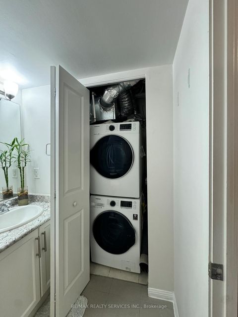 Photo 7 at 94 - 9 Windermere Avenue, Swansea, Toronto