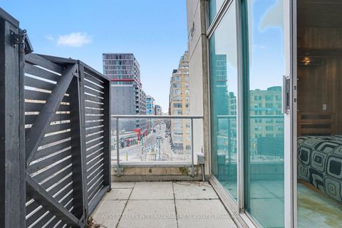 Photo 11 at 519 - 388 Richmond Street W, Waterfront Communities C1, Toronto