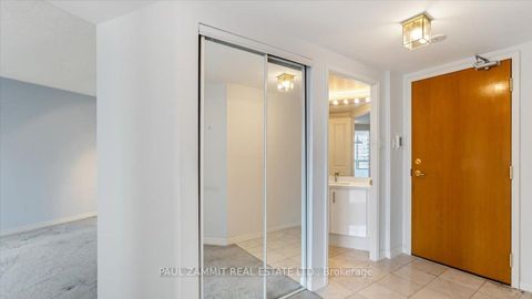 Photo 3 at 911 - 7250 Yonge Street, Yorkhill, Vaughan