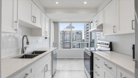 Photo 4 at 911 - 7250 Yonge Street, Yorkhill, Vaughan