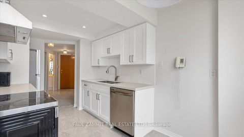 Photo 6 at 911 - 7250 Yonge Street, Yorkhill, Vaughan