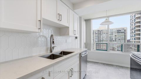 Photo 9 at 911 - 7250 Yonge Street, Yorkhill, Vaughan