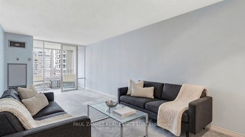 Photo 10 at 911 - 7250 Yonge Street, Yorkhill, Vaughan