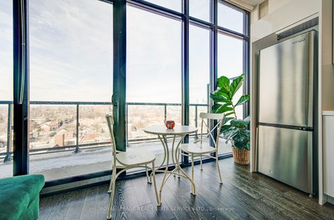 Photo 11 at 1311 - 608 Richmond Street W, Waterfront Communities C1, Toronto