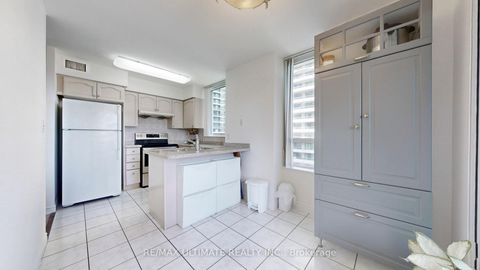 Photo 14 at 905 - 18 Spring Garden Avenue, Willowdale East, Toronto