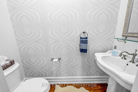 Photo 4 at 241 Poplar Plains Street, Casa Loma, Toronto