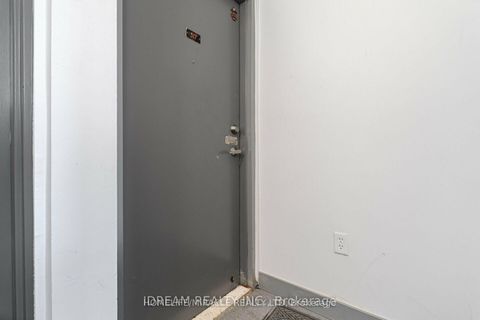 Photo 1 at 517 - 4673 Jane Street, Black Creek, Toronto