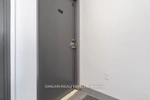 Photo 3 at 517 - 4673 Jane Street, Black Creek, Toronto