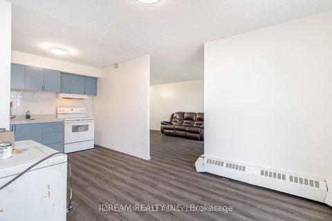 Photo 5 at 517 - 4673 Jane Street, Black Creek, Toronto