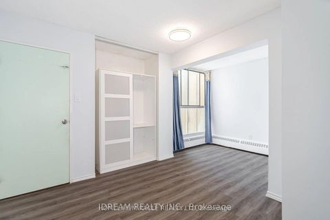 Photo 8 at 517 - 4673 Jane Street, Black Creek, Toronto