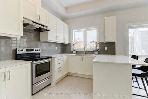 Photo 3 at 94 Seguin Street, Oak Ridges, Richmond Hill