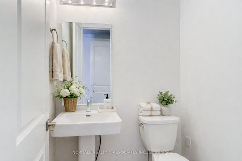 Photo 5 at 94 Seguin Street, Oak Ridges, Richmond Hill