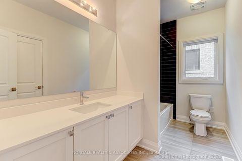 Photo 13 at 94 Seguin Street, Oak Ridges, Richmond Hill