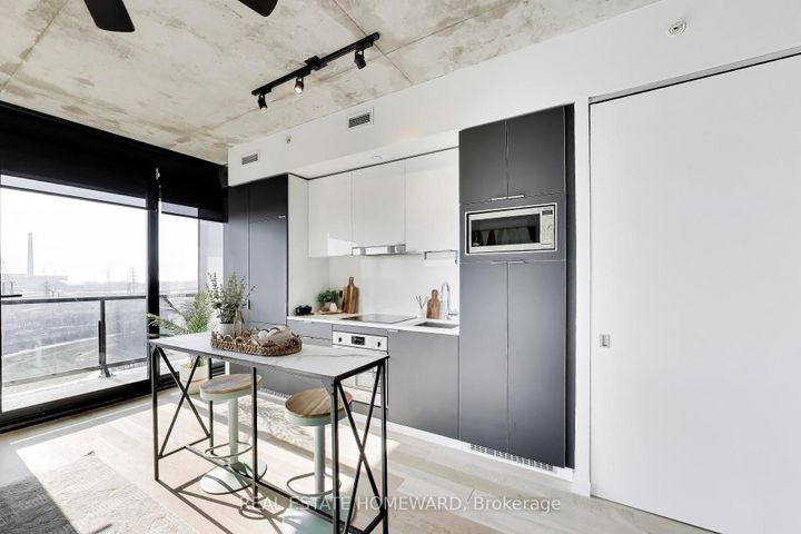 Photo 2 at 1011 - 170 Bayview Avenue, Moss Park, Toronto