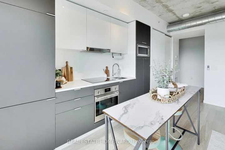 Photo 4 at 1011 - 170 Bayview Avenue, Moss Park, Toronto