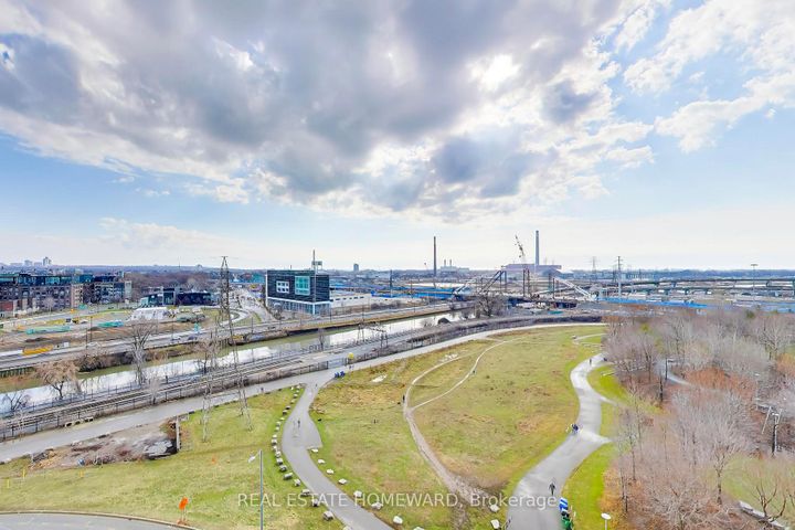 Photo 16 at 1011 - 170 Bayview Avenue, Moss Park, Toronto