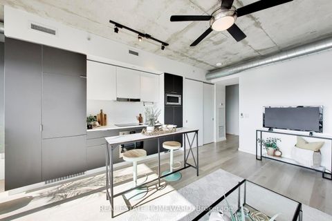 Photo 3 at 1011 - 170 Bayview Avenue, Moss Park, Toronto