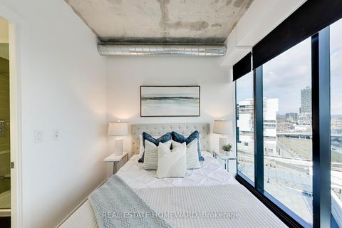 Photo 5 at 1011 - 170 Bayview Avenue, Moss Park, Toronto