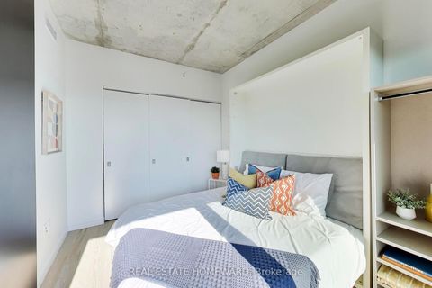 Photo 11 at 1011 - 170 Bayview Avenue, Moss Park, Toronto