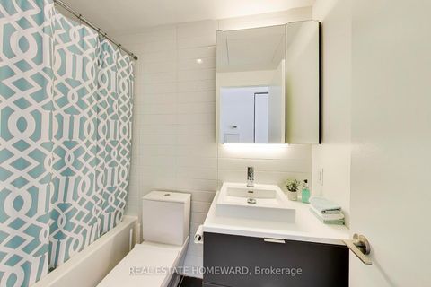 Photo 13 at 1011 - 170 Bayview Avenue, Moss Park, Toronto