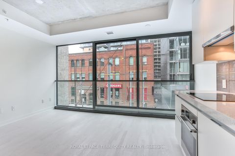 Photo 5 at 215 - 629 King Street W, Waterfront Communities C1, Toronto