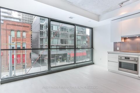 Photo 6 at 215 - 629 King Street W, Waterfront Communities C1, Toronto