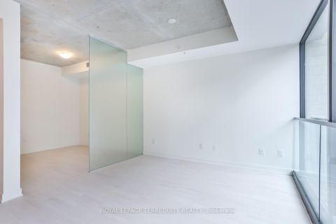 Photo 7 at 215 - 629 King Street W, Waterfront Communities C1, Toronto