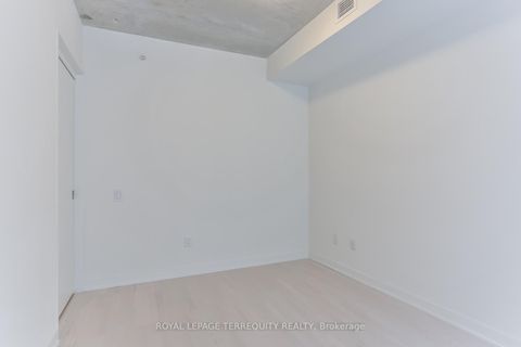 Photo 8 at 215 - 629 King Street W, Waterfront Communities C1, Toronto