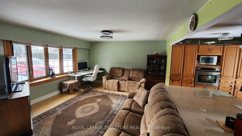 Photo 1 at 601 Conacher Drive, Newtonbrook East, Toronto