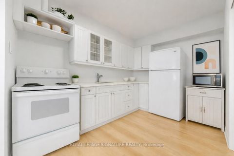 Photo 7 at 703 - 2550 Pharmacy Avenue, L'Amoreaux, Toronto