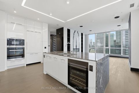 Photo 12 at PH101 - 199 Richmond Street W, Waterfront Communities C1, Toronto