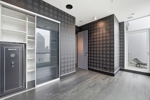 Photo 27 at PH101 - 199 Richmond Street W, Waterfront Communities C1, Toronto