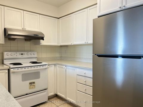 Photo 2 at 909 - 28 Empress Avenue, Willowdale East, Toronto