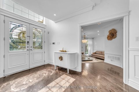 Photo 3 at 384 Kennedy Street W, Aurora Highlands, Aurora