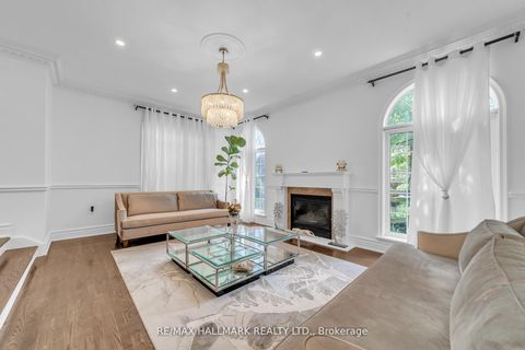 Photo 5 at 384 Kennedy Street W, Aurora Highlands, Aurora