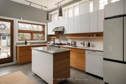 Photo 18 at 59 Stafford Street, Niagara, Toronto