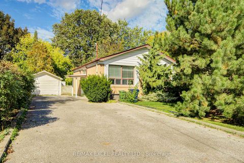 Photo 1 at 334 Moore Park Avenue, Newtonbrook West, Toronto
