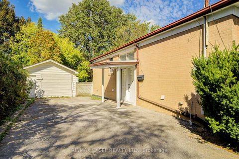 Photo 3 at 334 Moore Park Avenue, Newtonbrook West, Toronto