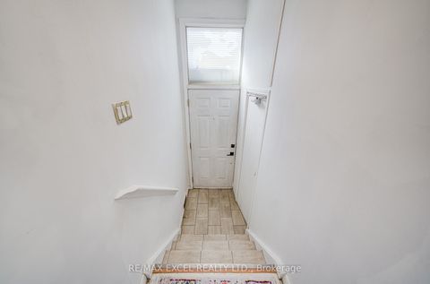 Photo 4 at 334 Moore Park Avenue, Newtonbrook West, Toronto